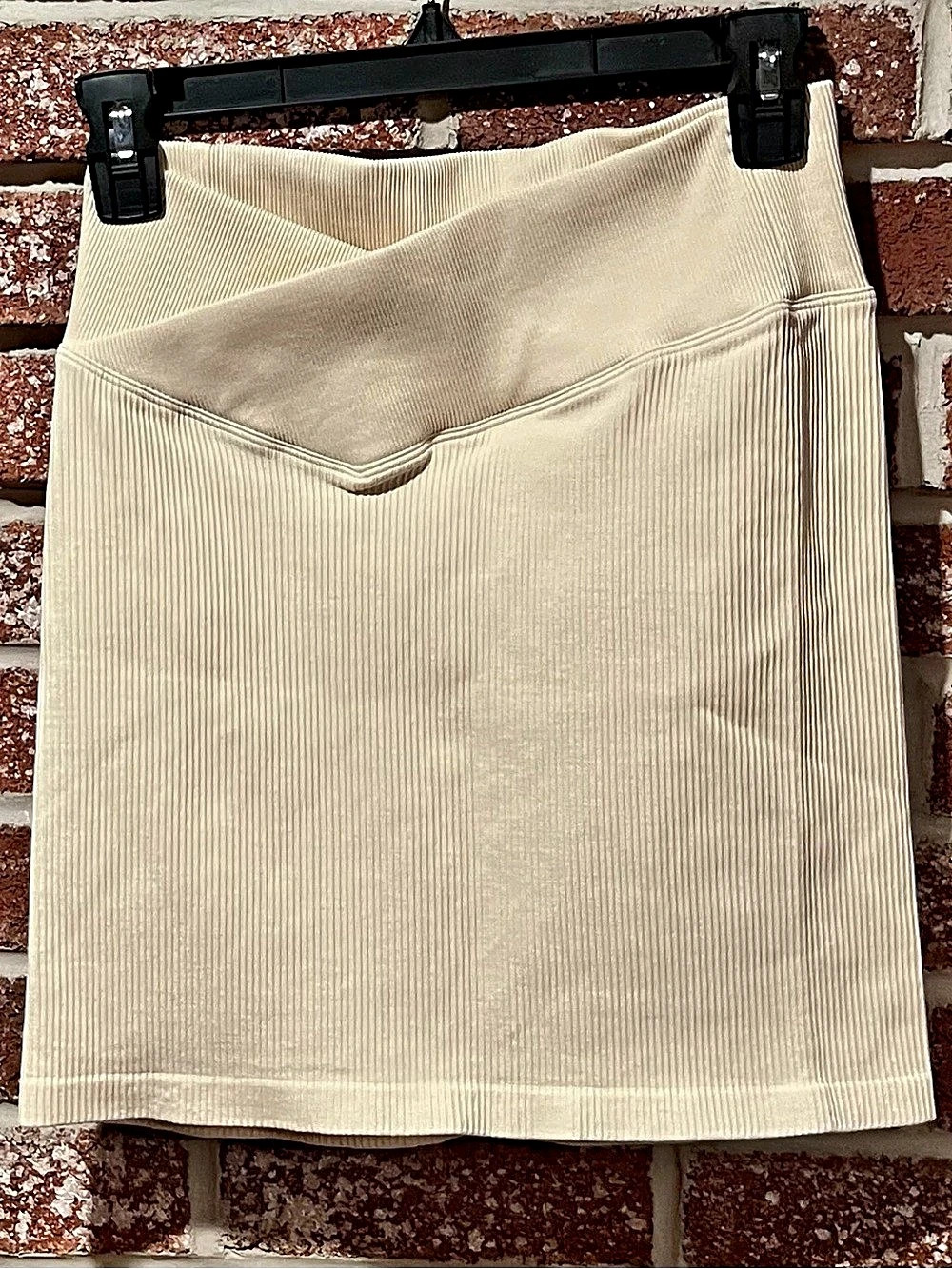 QQQ Ribbed Mini Skirt in Cream Size Large (NWOT)
